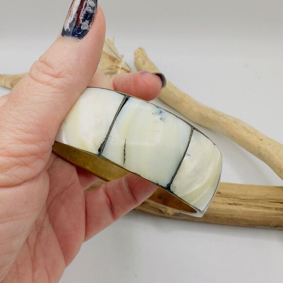 Vintage Mother Of Pearl Brass Jumbo Bangle Bracelet - Picture 5 of 7